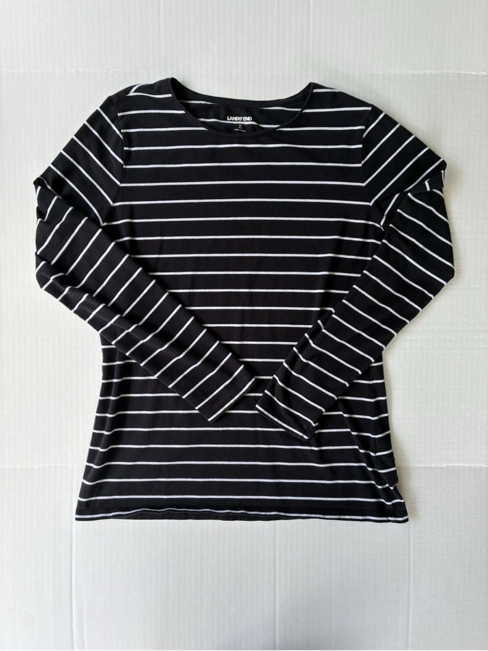 Lands’ End women’s long sleeve blouse size medium 10-12 black and shite striped
